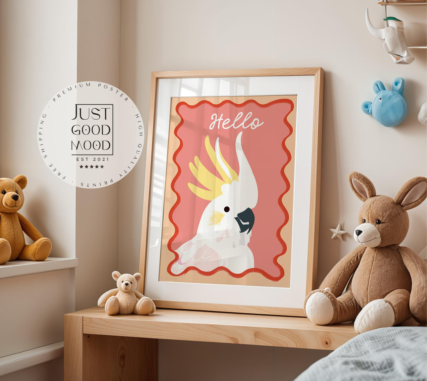 Poster Kinderzimmer Vogel · Kakadu mit Hello Schriftzug · Bunte Tierillustration · Tropische Wanddeko für Kinder · Deko Print Ohne Rahmen-1