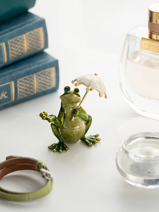 Frog holding an Umbrella-1