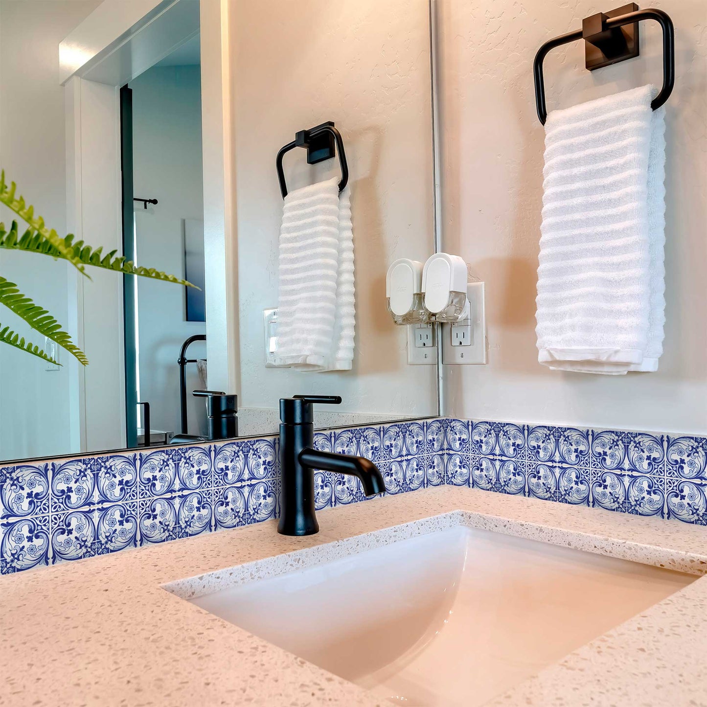 Blue and White beautiful backsplash Spanish for bathroom design Tiles Model - H13-2